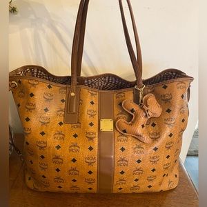 MCM Large Liz Reversible Shopper W/ Dog keychain